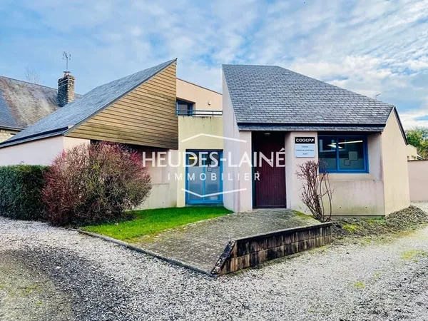 A LOUER : AVRANCHES - LOCAL PROFESSIONNEL - 130 m² environ