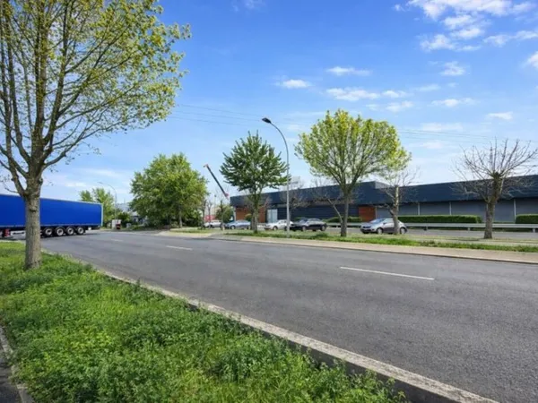 Entrepôt / Local industriel à LOUER