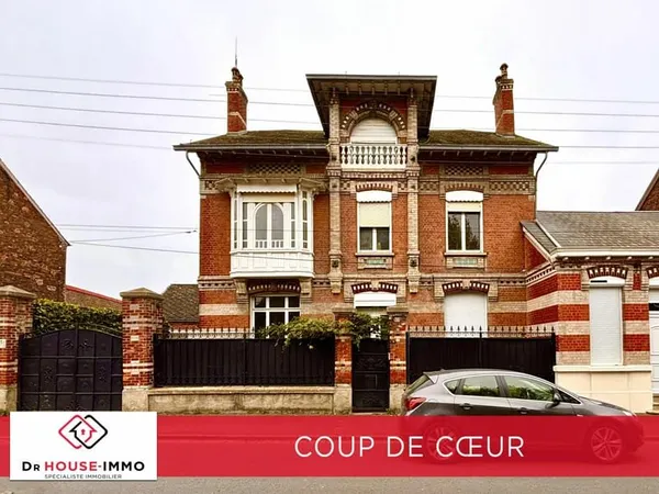 Maison de maître type "hôtel particulier" de 252 m² avec Piscine et Jardin à Quievrechain