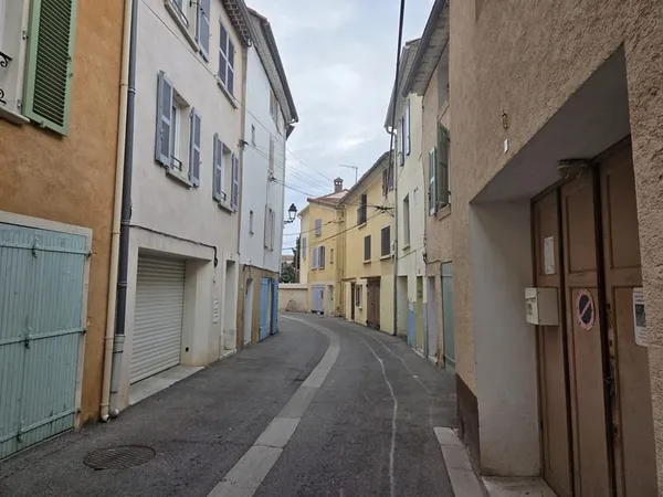 Solliès-Pont, immeuble