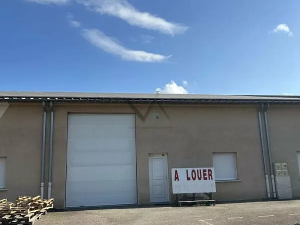 Local 2 pièces 180 m²