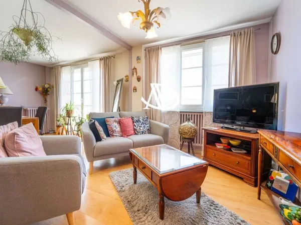 APPARTEMENT 77 m2 Habitables+CAVE+PLACE DE PARKING EN EXTERI