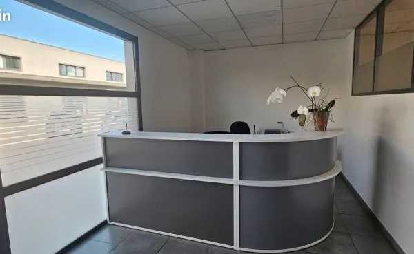 Local professionnel Bureau Commerce Ajaccio Baleone
