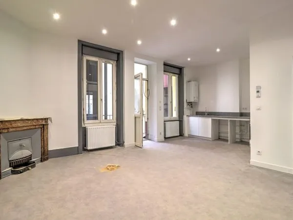 Appartement T3 avec balcon et place de stationnement