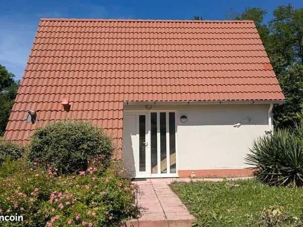Maison, 100 m2, sur parc avec piscine, tennis, etc