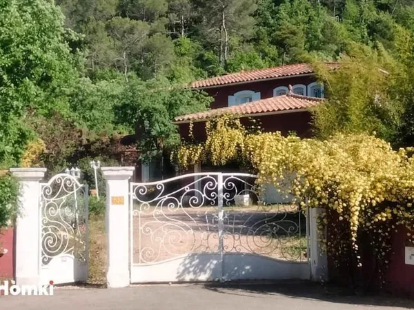 Maison/Villa T8 de 324m2 à Néoules 83136