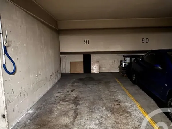 Parking/garage