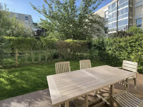 Loue appartement lumineux avec jardin