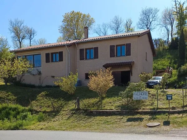 Villa a valfleury avec grand terrain