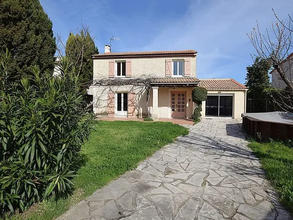 VERQUIERES - Maison 4/5 chambres avec garage aménagé, terrasse et jardin