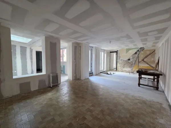 SECTEUR CERNAY:  MAISON EN PARTIE RÉNOVÉE