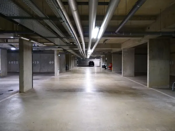 Parking sous-sol neuf et sécurisé - Cergy Préfecture.