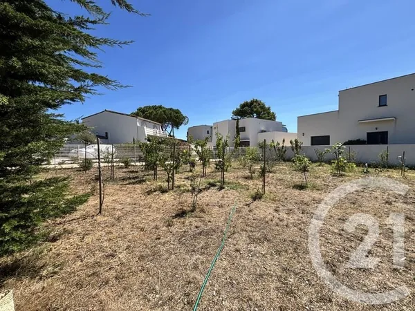 Terrain 719 m²