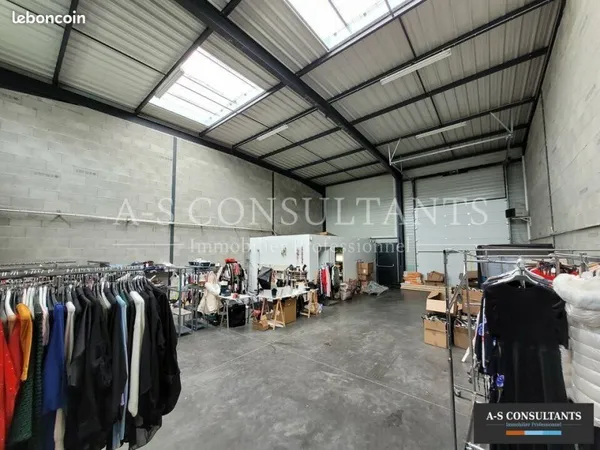 LOCAL D'ACTIVITE 150 m² SAINT PIERRE DE CHANDIEU