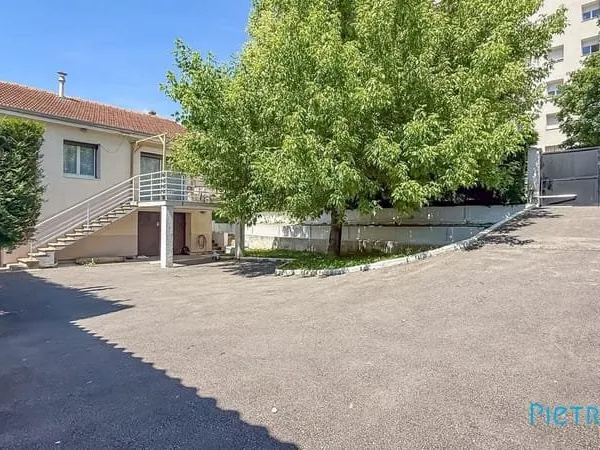 Maison de ville avec terrain