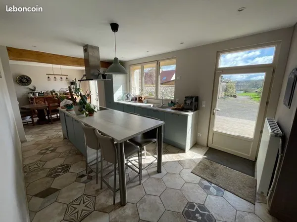 Maison en pierre avec dépendance