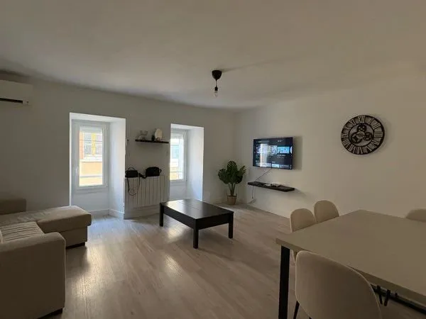 À louer - Appartement meublé 3 pièces de 74 m² - Entraigues-sur-la-Sorgue