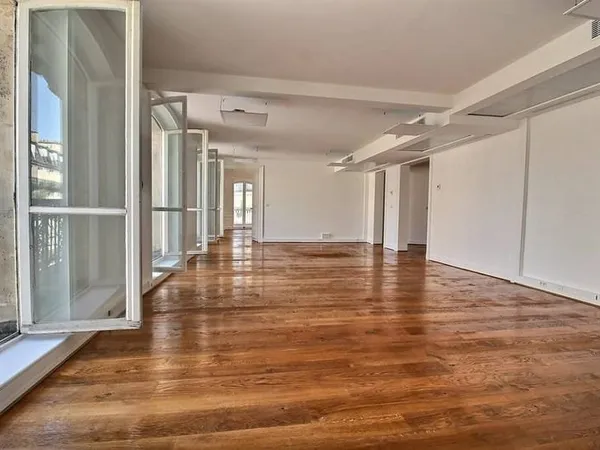 Bureaux 1214 m²