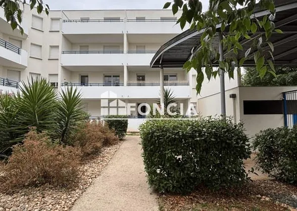 Dans résidence récente, 2 pièces 33 m2 avec grand balcon + pkg en sous-sol, vendu libre
