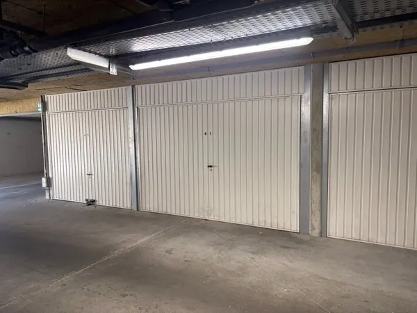 Chateaugombert/ La Batarelle: Garage fermé PMR 15 m2