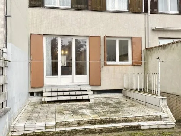 Maison 5 pièces avec jardin et sous-sol.