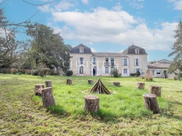 Un Écrin de Sérénité et de Prestige à Découvrir