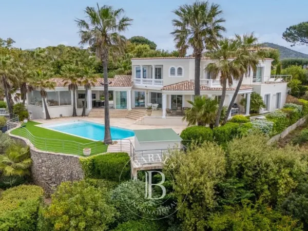 LOCATION SAISONNIÈRE - SAINTE-MAXIME - VILLA VUE MER - 6 CHAMBRE