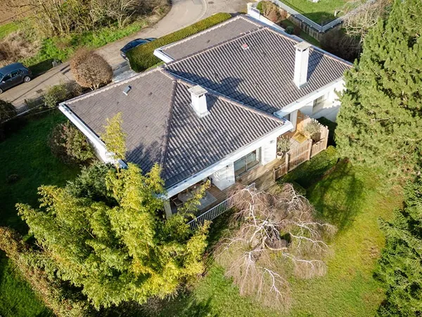 LESSY sur les hauteurs très belle maison traditionnelle entièrement rénovée de 192 m² environ sur un