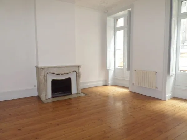 BORDEAUX, RUE CASTELNAU D'AUROS Apt T3