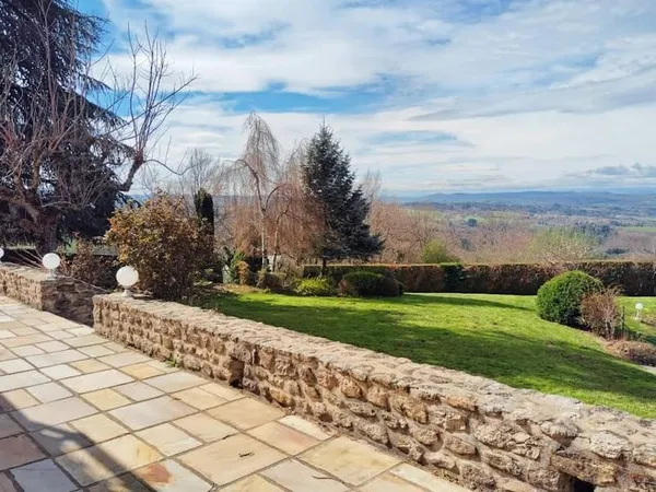 Propriété 7 pièces 220 m²