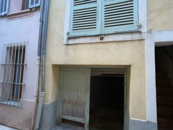 VENCE CENTRE - CAVE - LOCAL A USAGE DE STOCKAGE - 35M2 - ACCES VOITURE OU UTILITAIRE