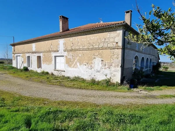 Ancien corps de ferme à restaurer en Lomagne
