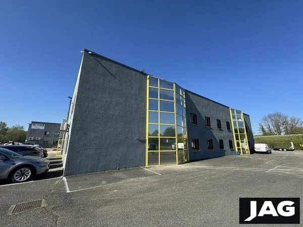 Local d'activité 694 m²