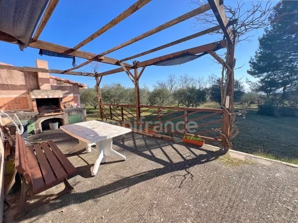 À vendre charmant Cabanon/Mazet provençal avec oliveraie sur 4000m2 de terre - proche de Manosque et