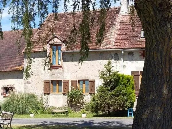 A vendre Propriété d'époque avec piscine près du Dorat.