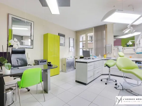 Local professionnel 82 m²