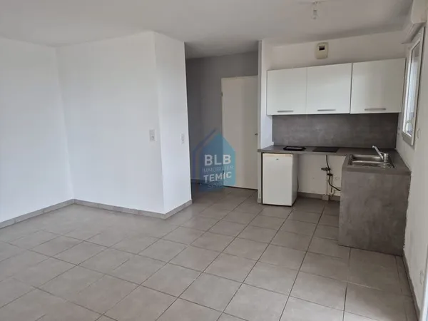 JUVIGNAC - Grand studio 33,5m2 + terrasse 23,5m2 + pk
