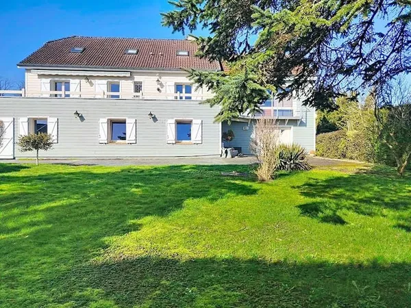 Maison 7 pièces 216 m²