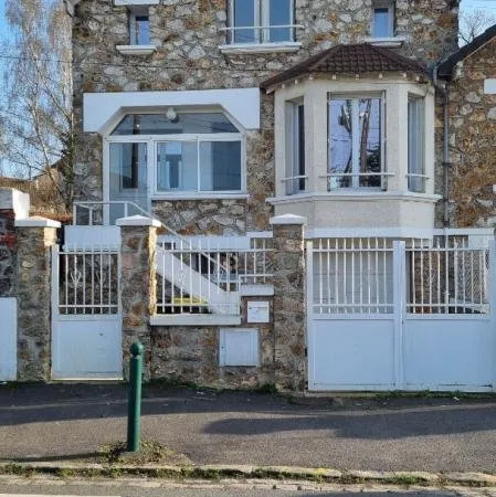 91700 - Maison Sainte Genevieve Gare RER - 5 pièces - 4ch - 2 sdb