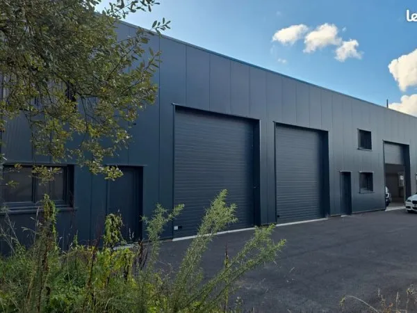 Local d’activité et entrepôt Location Locmariaquer 1p 133m² 860€