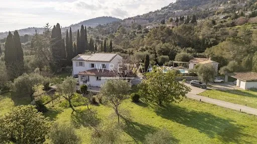 Villa 7 pièces 240 m²