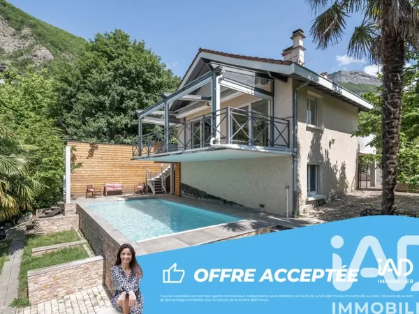 Maison 7 pièces 222 m²