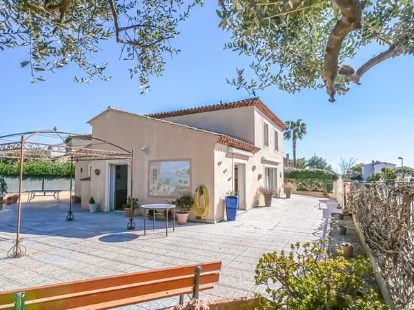 Villa familiale 5 chambres de 176 m2 norme PMR - garage.