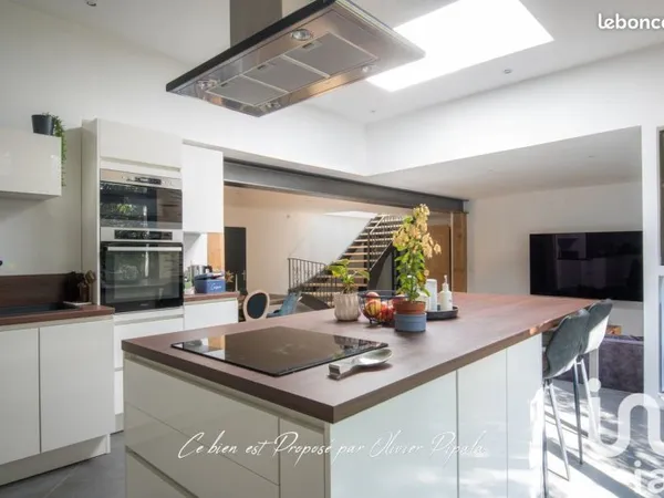 Loft/atelier/surface 6 pièces 179 m²