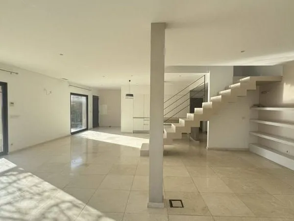 Appartement 4 pièces 220 m²