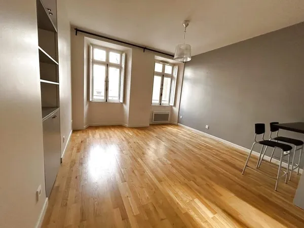 T2 _ RENOVE _ PROCHE PLACE SANITAT