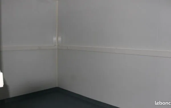 Garage/box 13 m² Le Genest Saint Isle