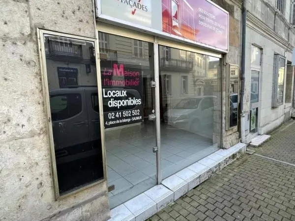 SAUMUR LOCAL COMMERCIAL