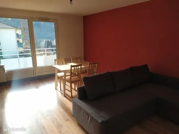 Appartement 3 pièces 72m², meublé, grand balcon et loggia - Valserhône centre