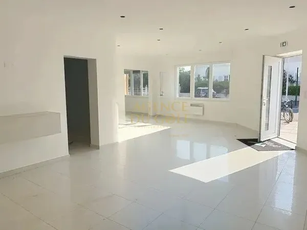 À VENDRE Local commercial 81,77 m2 STELLA-PLAGE Centre-v